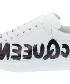 Graffiti oversize white