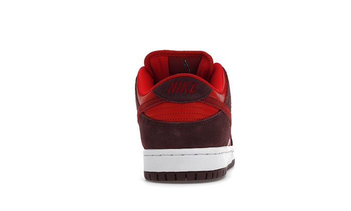 Nike-SB-Dunk-LowCherry-4.jpg