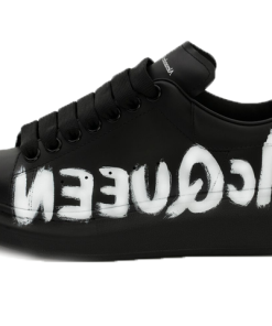 Graffiti oversize black